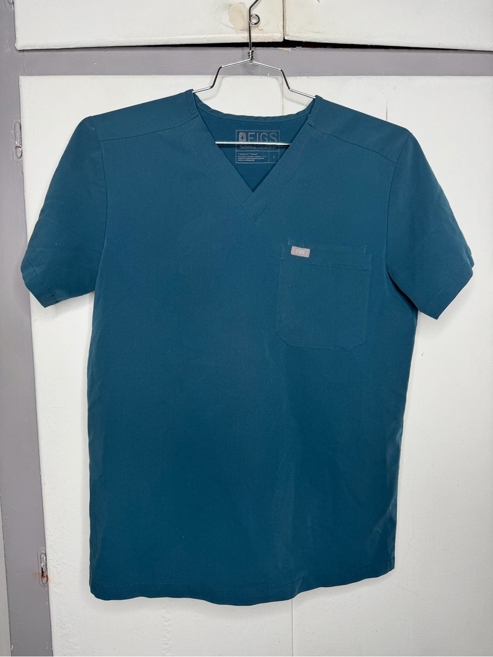 Figs Leon Three Pocket Scrub Top Men's size Small teal FM1500